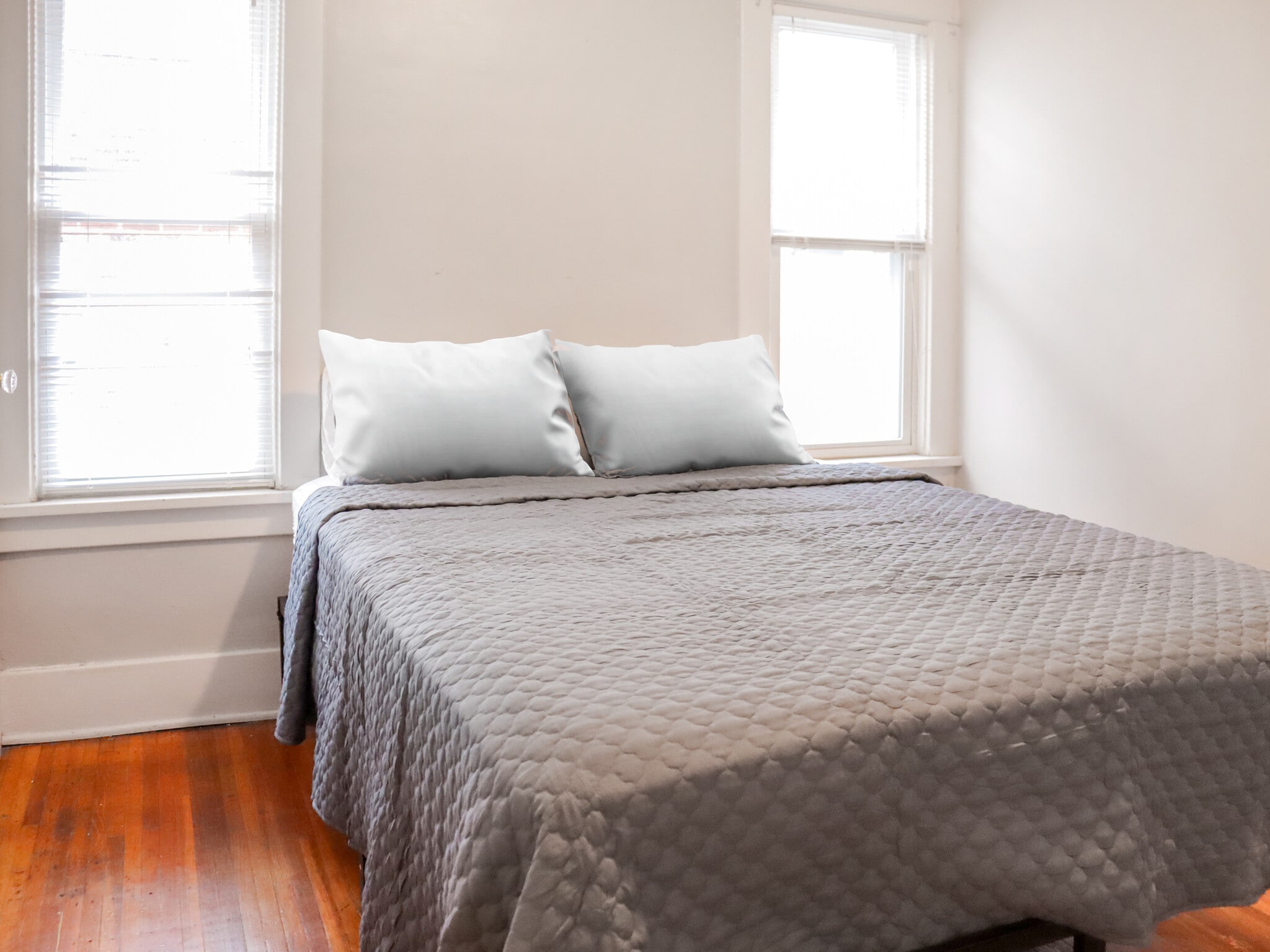queen sized bed - 248 Hartwell Rd