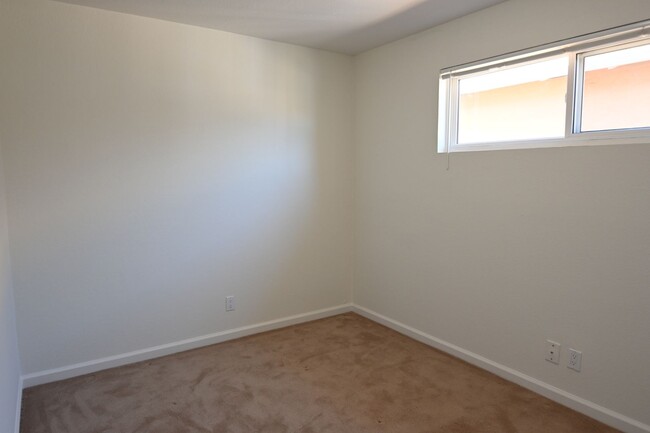 Building Photo - 2/1 - Central Redwood City Location - Hwy ...