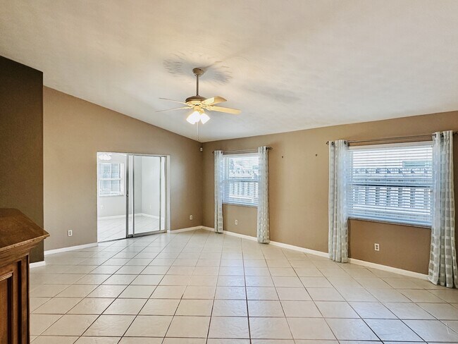 Building Photo - 840 104th Ave N