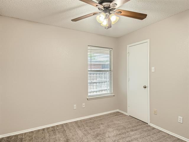 Building Photo - 403 Hollyberry Dr