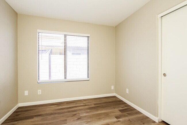 Building Photo - 11409 W Cambridge Ave