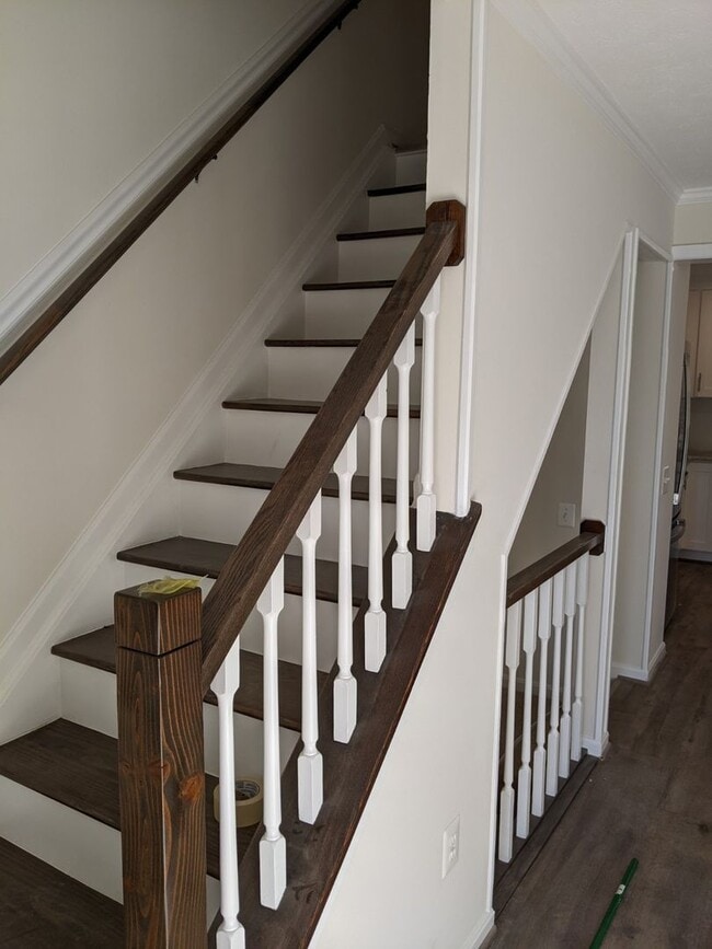 Building Photo - Renovated townhouse in established Frederick neighborhood ready now!