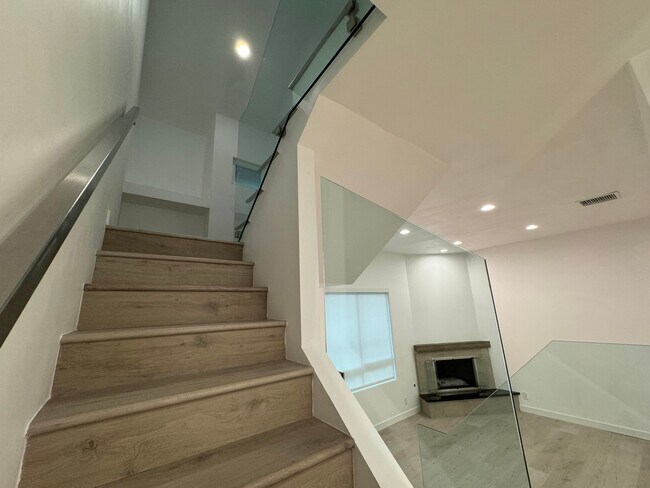 Building Photo - 431 N Alhambra Ave