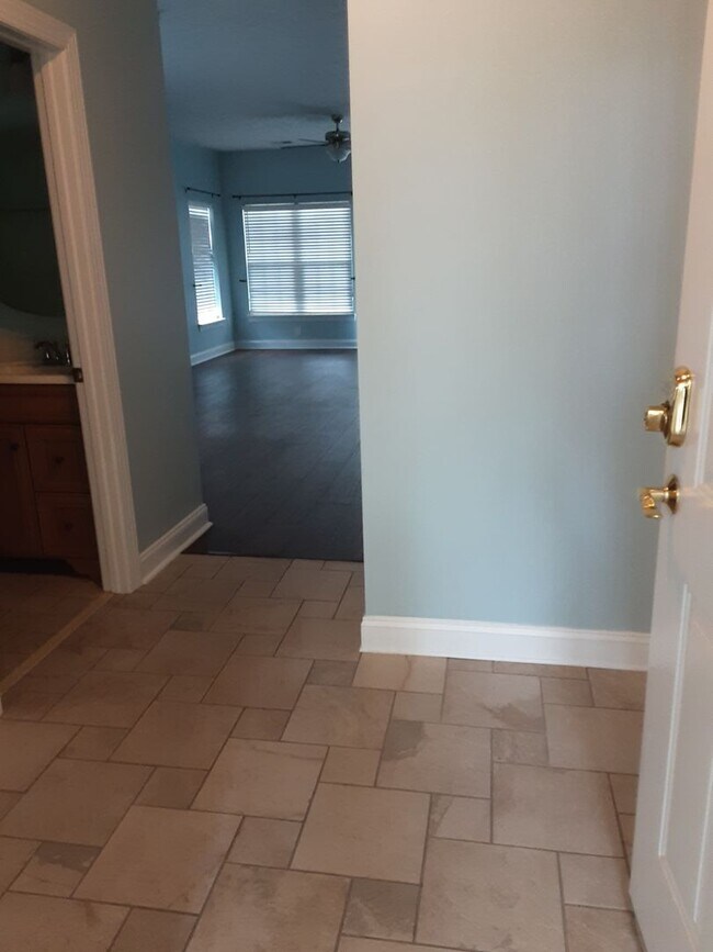 Building Photo - 5090 Windsor Green Way
