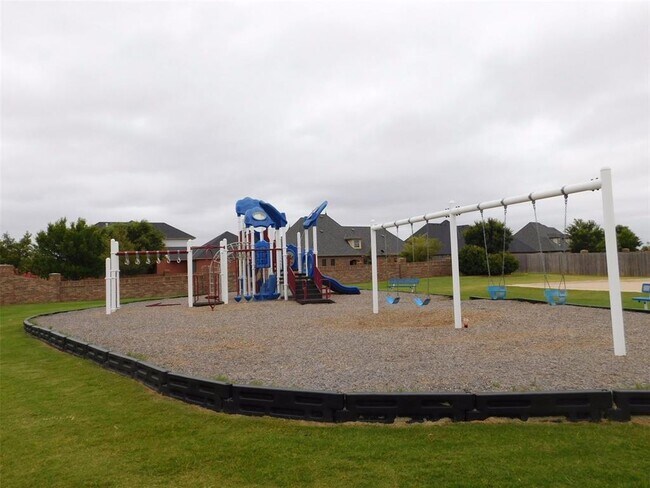 Building Photo - 13604 Gentry Dr