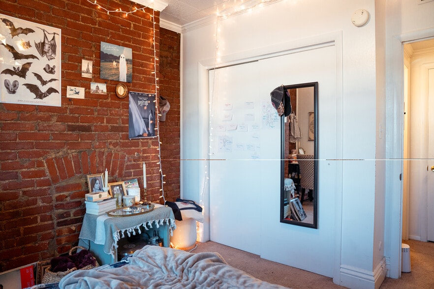 Building Photo - 627 S Negley Ave