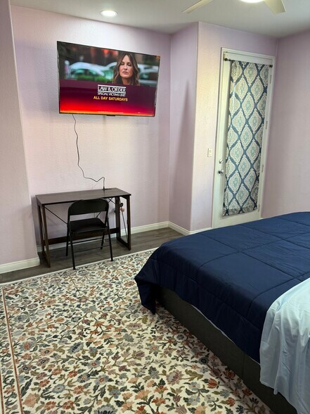 Master bedroom with workplace - 1860 E 12th St