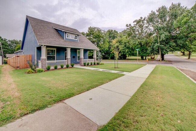 Building Photo - Unique 4/2/2 Near Downtown Tulsa!