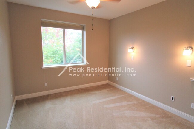 Building Photo - Wonderful 4bd/2.5ba Elk Grove Home with 3 ...