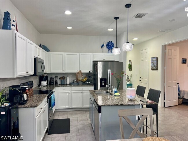 Building Photo - 5507 Useppa Dr