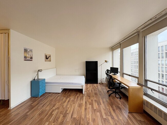 Building Photo - 1450 E 55th Pl