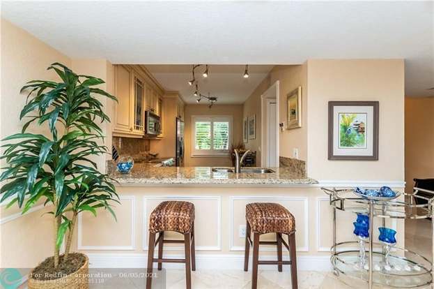 Building Photo - 270 Captains Walk