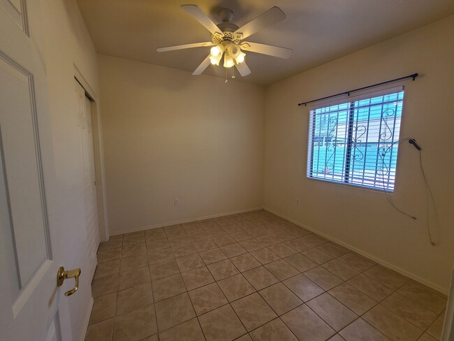 Building Photo - Beautiful 3 bedroom 2 bathroom with washer...
