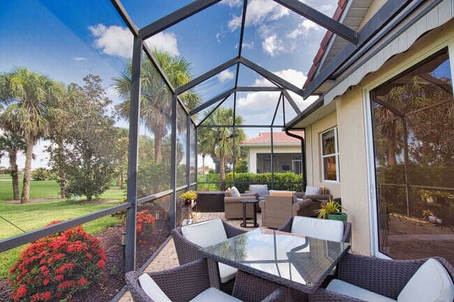 Building Photo - Seasonal Short-Term 2 Bed 2 Bath Single Family Home located in Venetian Golf and River Club!