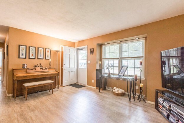 Building Photo - 304 Martin St