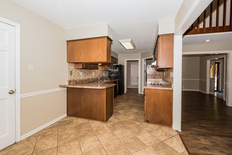 Building Photo - 8169 Cairn Dr