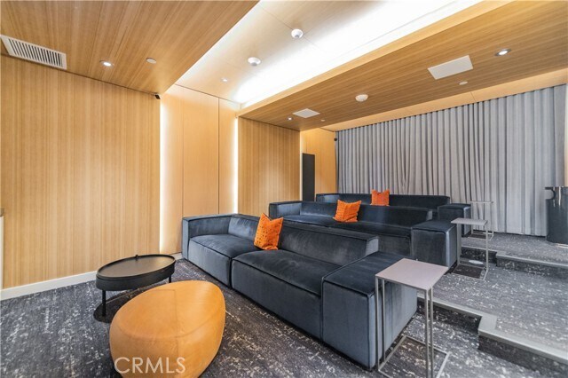 Building Photo - 400 S Broadway