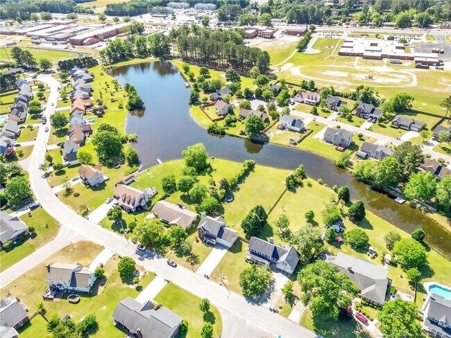 Building Photo - 6545 Ryefield Dr