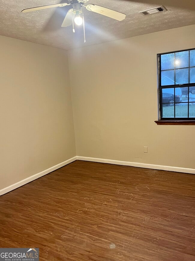 Building Photo - 566 Brookfield Way