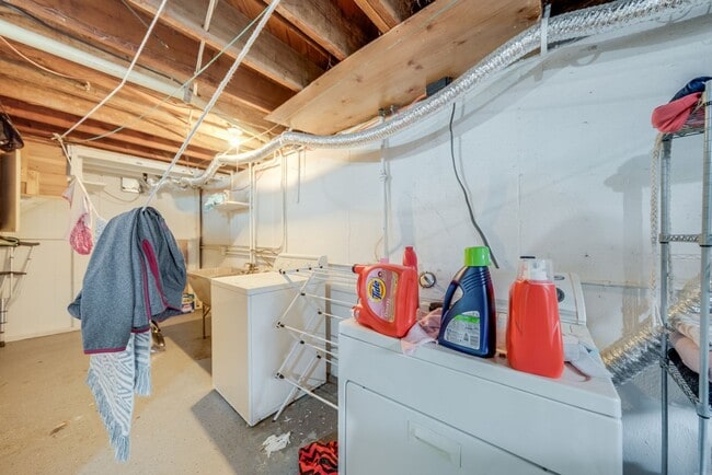 Building Photo - Charming 2-Bedroom Home with Bonus Space &...