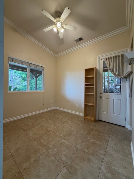 Building Photo - 12743 Larchmont St