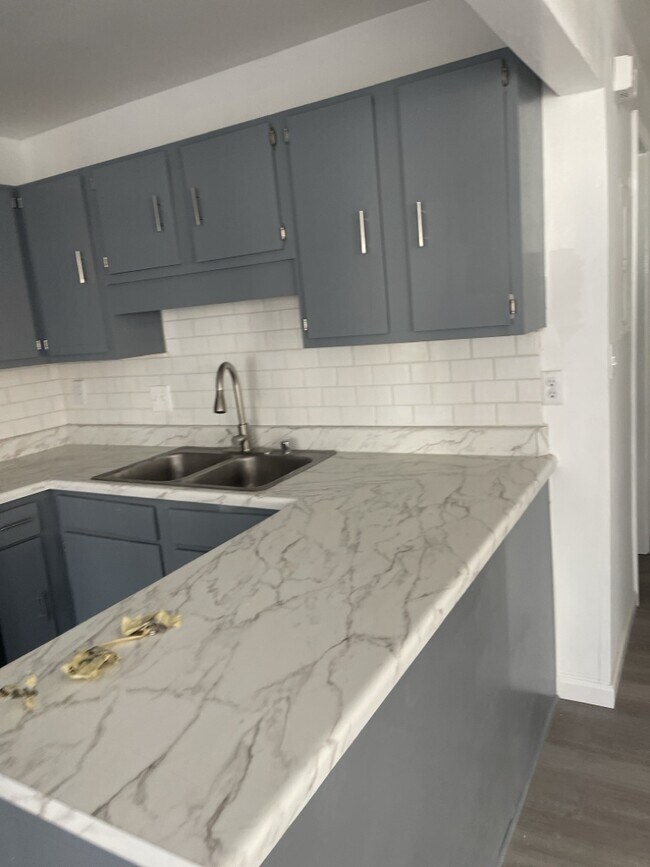 Building Photo - 2705 Lantern Walk SE