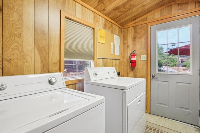 Building Photo - 101 Blue Ridge Trl #C C
