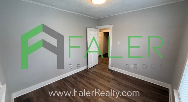 Building Photo - Charming 2-Bedroom Home