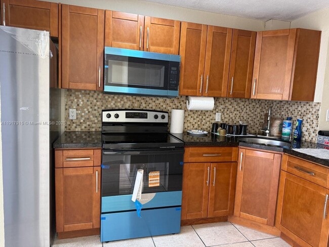 Building Photo - 2310 W 60th St