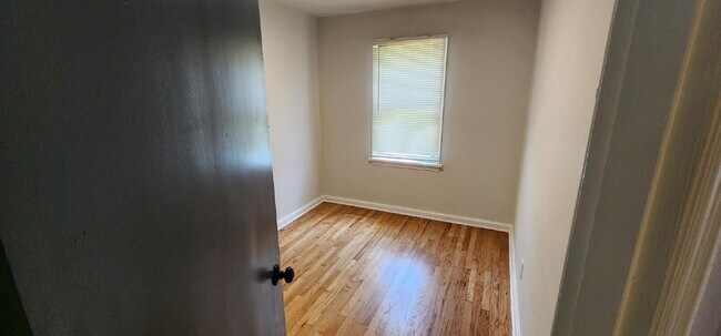 Building Photo - Updated Ferguson Home with Finished Basement & Fenced Yard