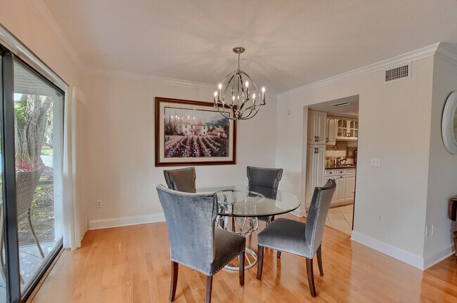 Building Photo - 6748 Willow Wood Dr