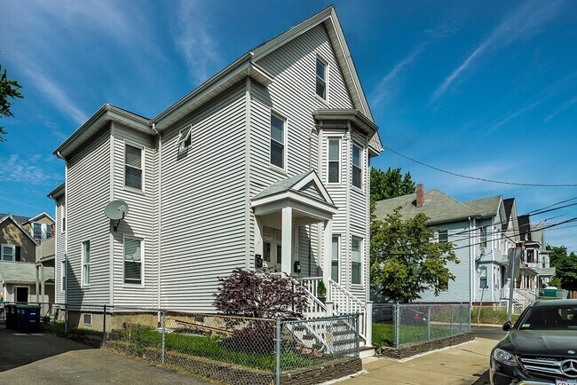 Building Photo - 79 Flint St
