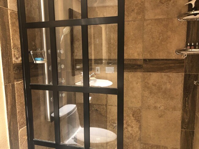 Building Photo - Perfect & Newly Updated Vacation Home, 45+ Active Adult Community. Available May through October2026