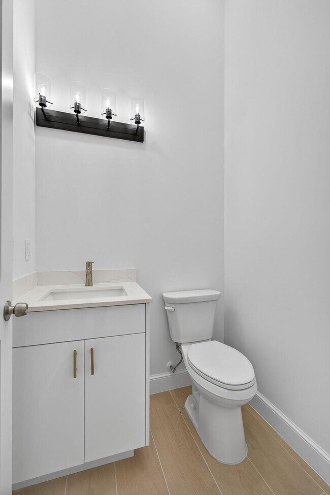 Building Photo - 8873 Via Brilliante