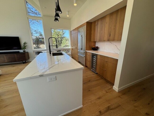 Building Photo - Gorgeous new home in Discovery West