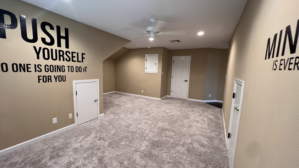 Bonus game room/gym - 18439 Rogers Bend