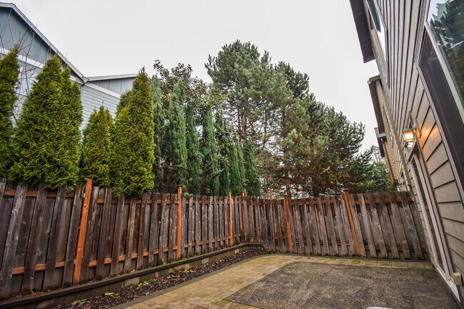 Building Photo - Beautiful Home in Amazing Neighborhood!