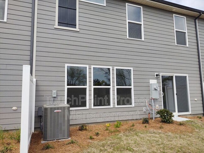 Building Photo - 23014 Clarabelle Dr