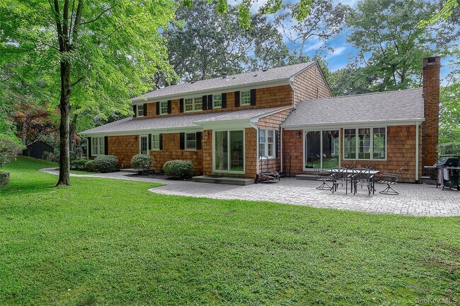 Building Photo - 451 River Rd