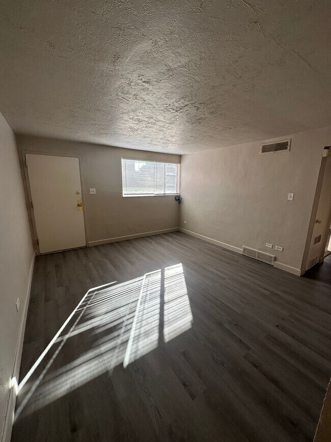Building Photo - 2607 Poplar Ct