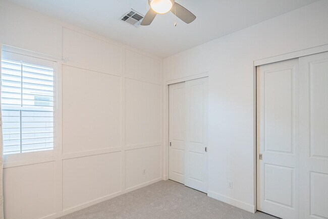 Building Photo - 3850 E Crittenden Ln