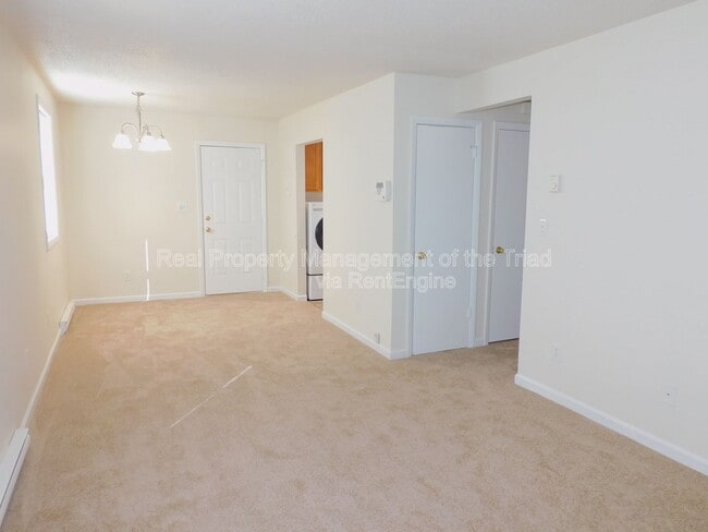 Building Photo - 2300 Willow Rd