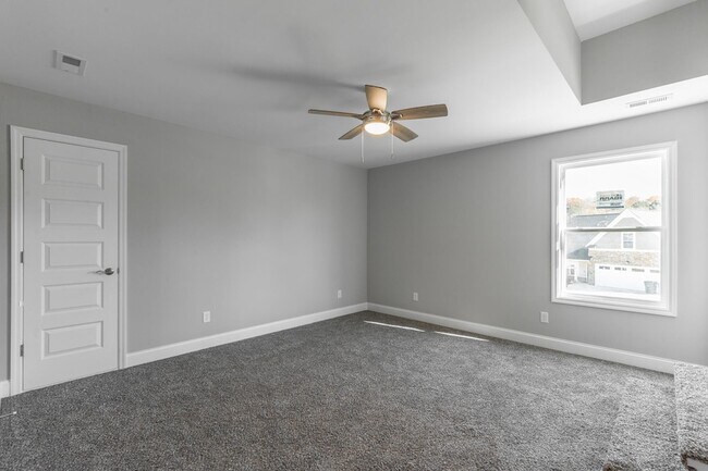 Building Photo - 5085 Oop Rd