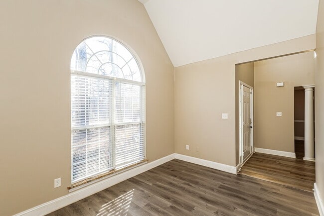 Building Photo - 215 Doe Hollow Trace