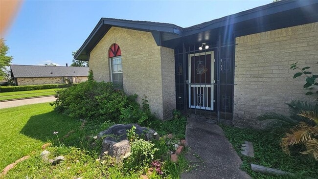 Building Photo - 8103 Royalwood Dr