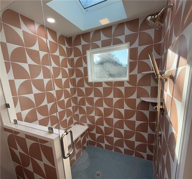 Building Photo - 4 Cliff Ave