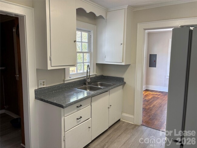 Building Photo - 194 Lawing St