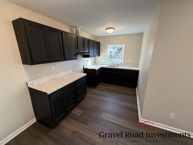 Building Photo - Cozy 3 Bedroom