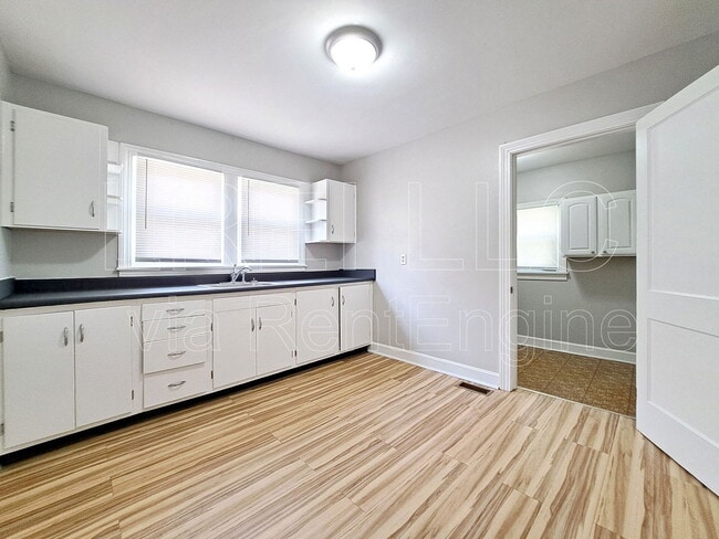 Building Photo - 401 N 42nd St