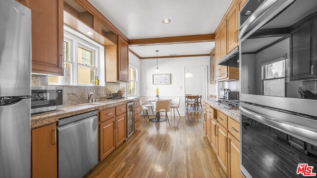 Building Photo - 10575 Holman Ave